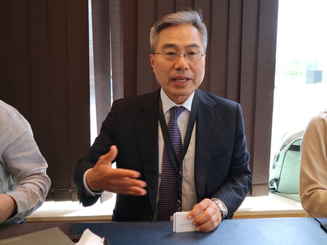 하영구 은행연합회장은 6일 요코하마에서 기자간담회를 열었다. 사진=ADB공동취재단.