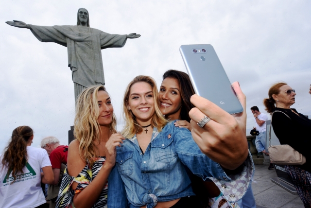 LG전자가 11일 브라질 3대 이동통신사인 비보·팀·클라로를 비롯한 31개 이동통신사를 통해 중남미 지역 주요 국가에 LG G6를 본격 출시한다. 사진=LG전자 제공