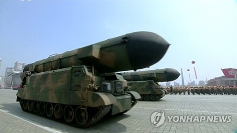 文대통령, 북한 도발땐 강한 제재···시진핑에 사드 보복 철회 요청