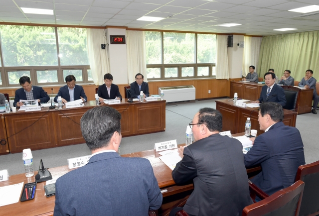 목포시가 11일 박홍률 목포시장 주재로 목포 해안 힐링랜드 조성사업 중간보고회를 열고 있다.
