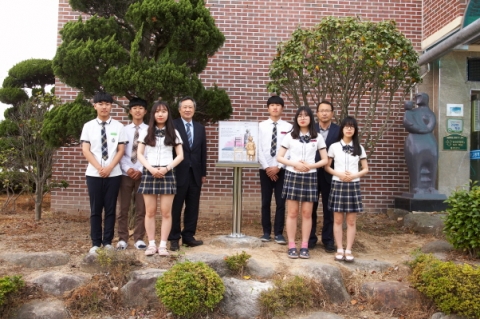 광주보문고 교정에 ‘평화의 소녀상’ 건립