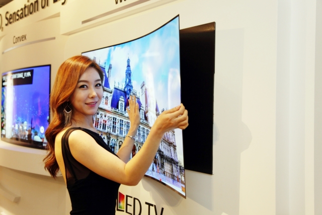 월페이퍼 OLED TV. 사진=LG디스플레이 제공.