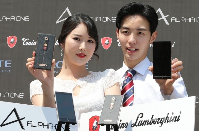 다산네트웍스 람보르기니 프리미엄 스마트폰 ‘알파원(ALPHA-ONE)’ 출시. 사진=이수길 기자 leo2004@newsway.co.kr