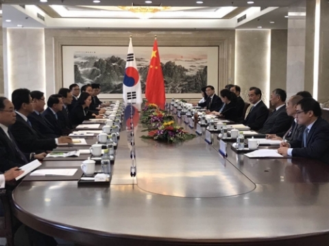 왕이 중국 외교부장 “한·중 관계 걸림돌 치워달라”