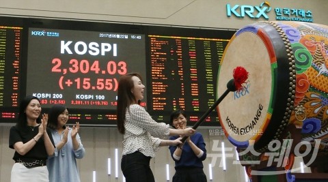 코스피 질주에 증시로 몰리는 돈