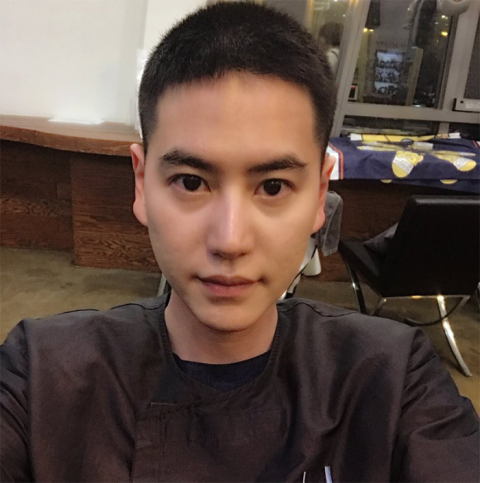 ‘짧은 머리’ 슈퍼주니어 규현 입대···“울지 말고 잘 지내야 해”
