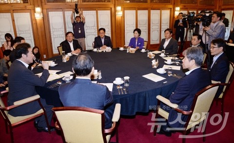 가상화폐 ‘대혼란’ 불러온 고위관료들의 ’말말말’