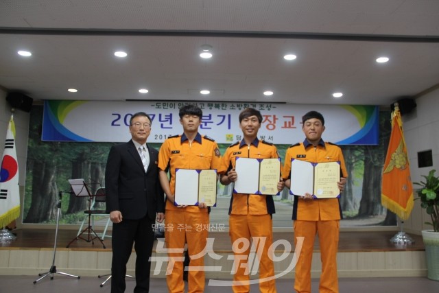 사진왼쪽부터 박병주 담양소방서장, 이재연 소방교, 김성주 소방교, 이건웅 대체인력(사진=담양소방서)