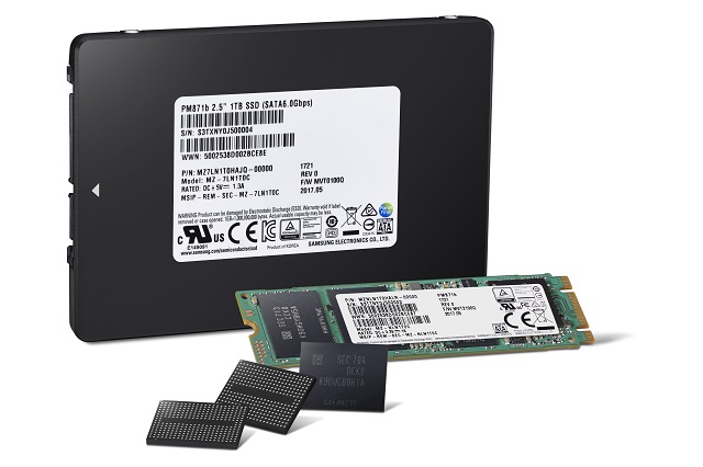 삼성전자 ‘4세대(64단) 256Gb 3bit V낸드’(3차원 수직구조 낸드, 3D Vertical NAND) 칩과 이를 기반으로 한 SSD 제품. 사진=삼성전자 제공.