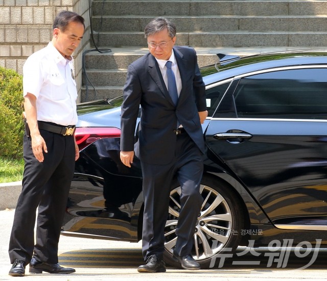 우병우 전 청와대 민정수석 직권남용 권리행사방해, 강요, 직무유기 등의 혐의 첫 공판. 사진=이수길 기자 leo2004@newsway.co.kr