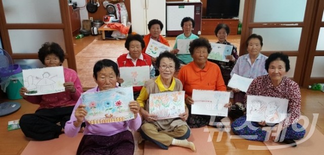 진도군, 장미마을 ‘명물 벽화’...세상에게 '첫 프러포즈'