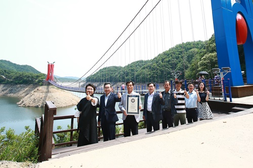 207m 천장호 출렁다리, 국내 최장 현수교로 공식 인정. 사진=KRI한국기록원