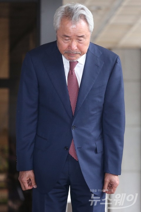 검찰, ‘갑질논란’ 정우현 전 미스터피자 회장 구속영장 청구