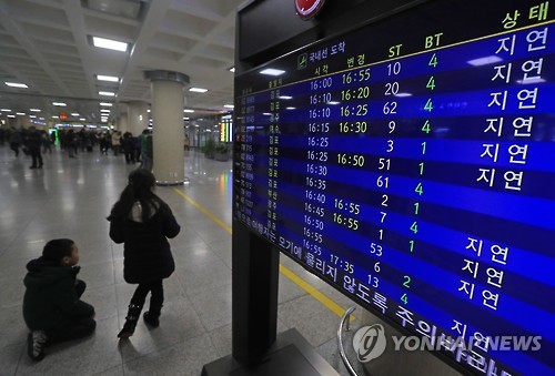 제주공항, 이틀째 지연 결항 속출···돌풍·타공항 기상악화 영향