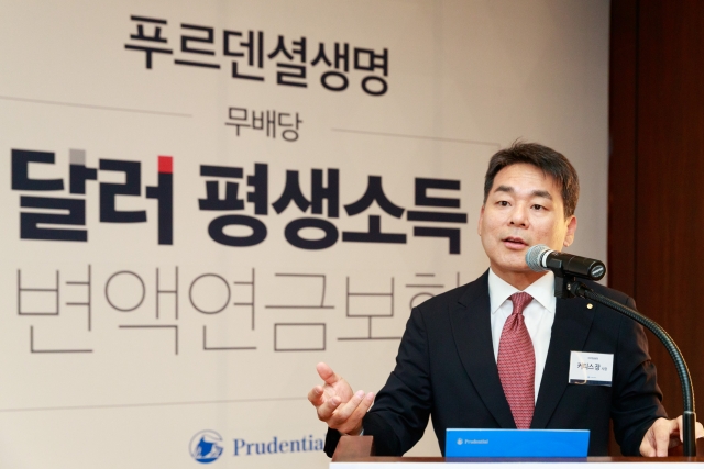 커티스 장 푸르덴셜생명 대표이사가 서울의 중구 웨스틴조선호텔에서 개최된 기자간담회에서 신상품에 대해 설명하고 있다 (사진 = 푸르덴셜생명 제공)