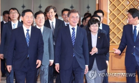 文 대통령, 김상곤·김은경 임명···“교육부·환경부 개혁 가장 필요해”