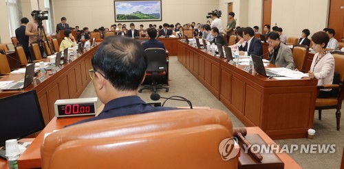 한국당-바른정당, 김상곤 임명에 추경 보이콧 선언