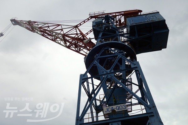 한진중공업 영도조선소는 올해 해군 함정 9척 수주에 성공했다. 올해 방산제품 9척의 수주를 통해 약 3496억원 규모로 특수선 전문 조선소의 입지를 높여가고 있다. 사진=윤경현 기자