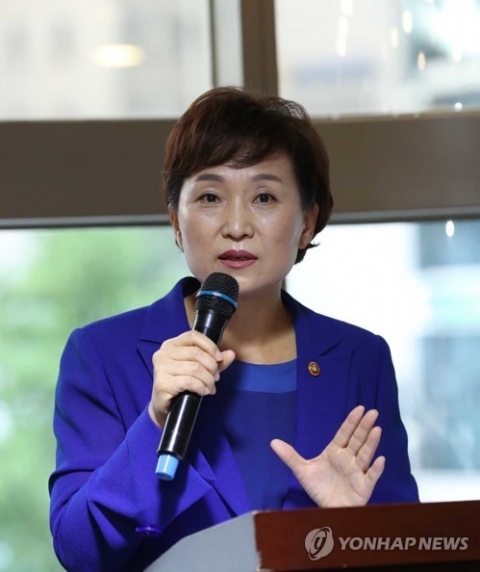 김현미 “청약가점제 확대···임대사업 등록제 우선적용”(종합)
