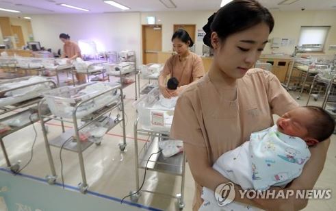 한국 인구 올해 첫 감소···8년 빨라진 인구절벽 시계