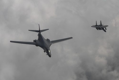미국 폭격기 B-1B 2대, 한반도 상공서 대북 무력시위