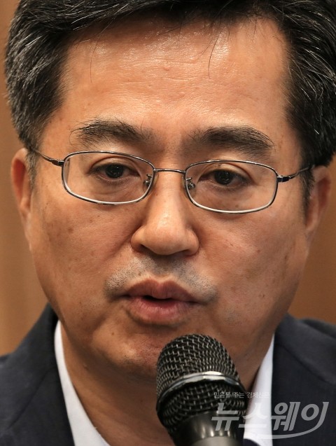 김동연 “혁신성장 위해 기업 기(氣) 살리고 규제 개선”
