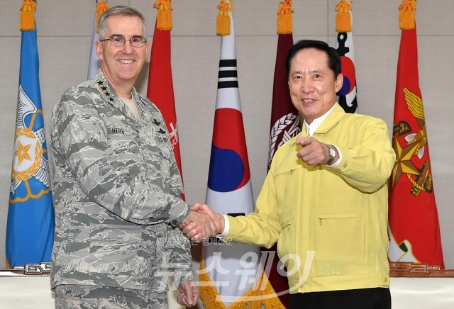 송영무 국방부 장관 미국 전략사령관 접견