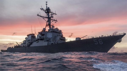 美 해군 구축함, 상선과 충돌···10명 실종·5명 부상