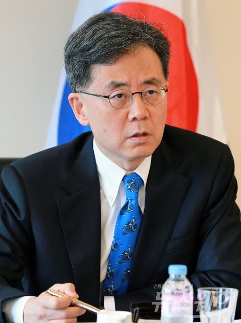 복귀전 치르는 김현종의  승부수, 이번에도 통할까?