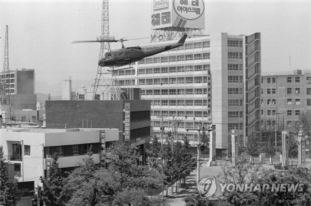 5.18 광주민주화운동 당시 금남로 일대에서 기자들이 촬영한 헬기 사진. 사진 =연합뉴스