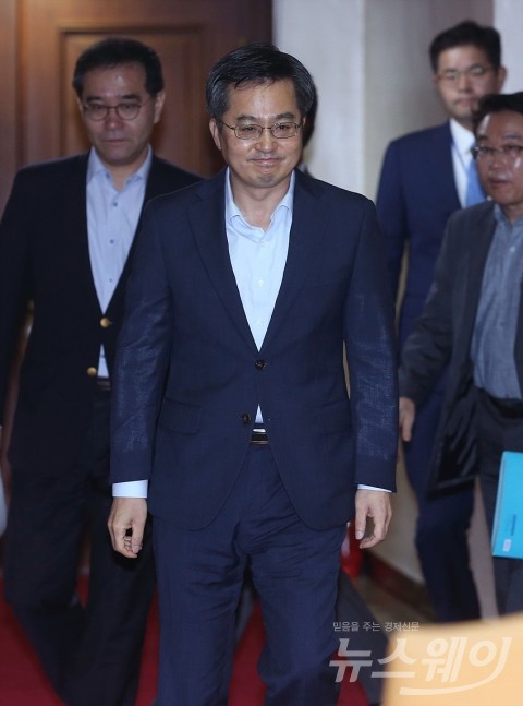 소득주도 성장 기반 마련, 혁신성장은 언제?