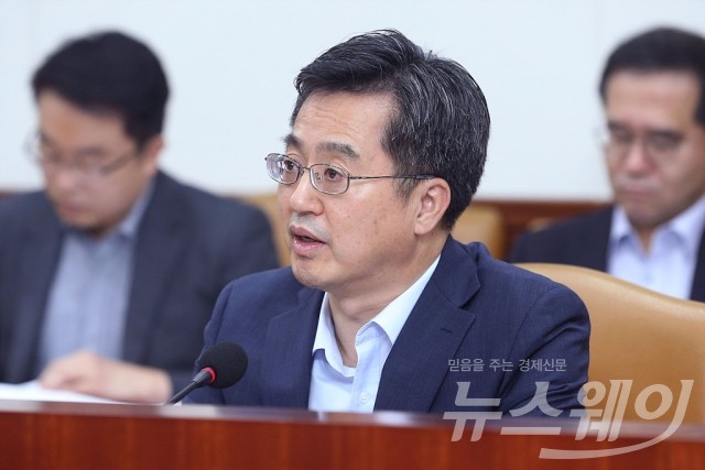 김동연 “내년 일자리 예산 12% 늘려···소득재분배 기능 강화”
