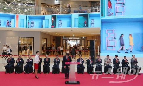 스타필드 고양을 보는 업계 시선···“쇼핑몰 패권다툼 불씨 당겼다”