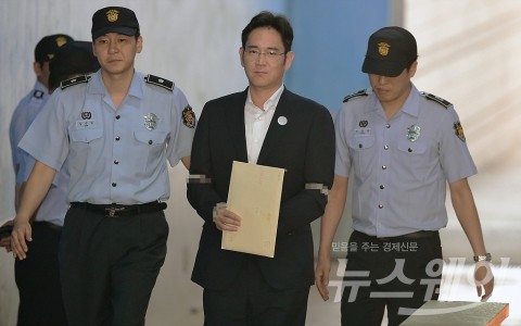 유죄 인정에 엇갈린 삼성그룹株