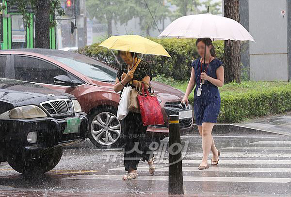 오늘 날씨, 전국 흐리고 비···중부 돌풍‧번개 동반 폭우 주의. 사진=뉴스웨이 DB