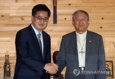 대주교 예방한 김동연 “과세 때문에 종교사업 위축 없게 할 것”