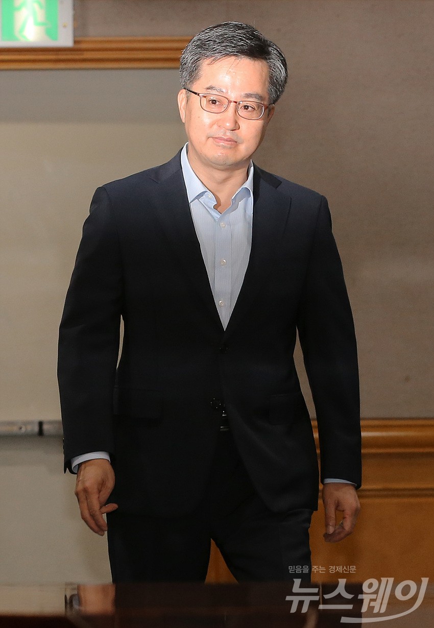 [NW포토]김동연 부총리 주재 첫 거시경제금융회의