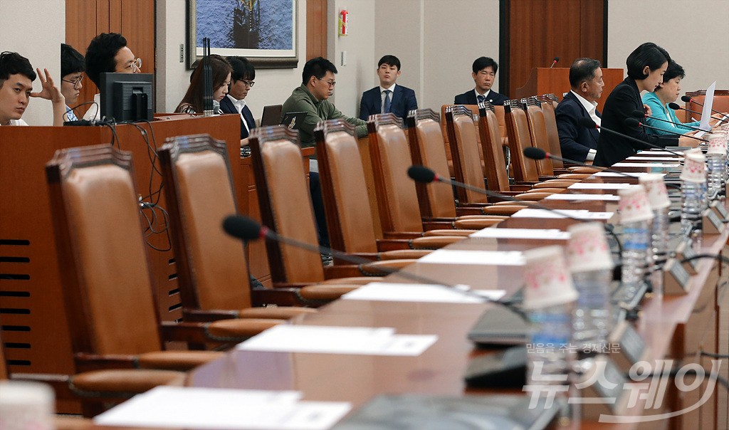 [NW포토]박성진 후보자 인사청문회 채택…자유한국당 보이콧
