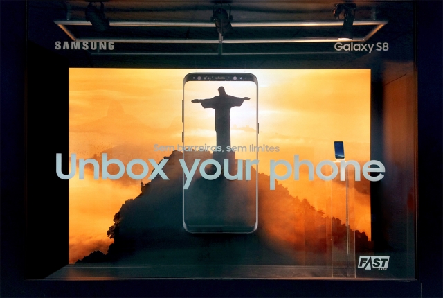 포파이 어워드 브라질에서 금상을 수상한 삼성전자 갤럭시S8 쇼 윈도우. 사진=제일기획 제공