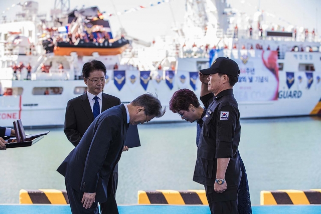 문재인 대통령이 13일 해양경찰의 날을 맞아 인천 해양경찰서를 방문했다. 사진=청와대 제공
