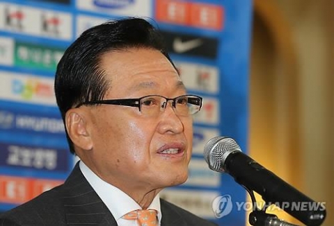 축구협회 임원, 협회 공금 사적으로 사용