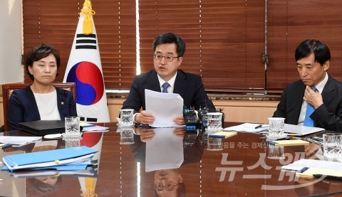 김동연 “생활물가 안정 차질 없이 추진할 것”