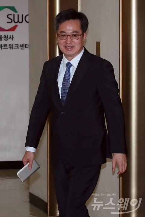 김동연 “시장 변동 예측 가능한 범위···시장 상황 안정적이다”