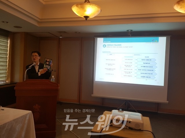 김승천 상신전자 대표가 상장 전 여의도에서 열린 IPO기자간담회에서 경영현황 및 향후 사업전략을 설명하고 있다. 사진=서승범 기자 seo6100@newsway.co.kr