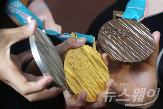 평창 동계 올림픽 메달 공개. 사진=최신혜 기자 shchoi@newsway.co.kr