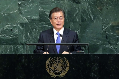 靑, 文대통령-여야 대표 회동 추진···‘협치’ 시동 건다