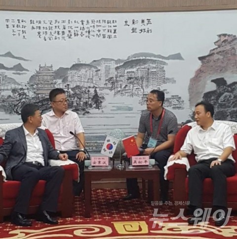 신비의 비색 강진청자···中 용천시민들 눈길 사로잡아