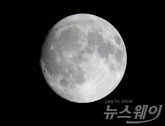 2017 추석(음력 8월15일) 보름달. 사진=이수길 기자 leo2004@newsway.co.kr