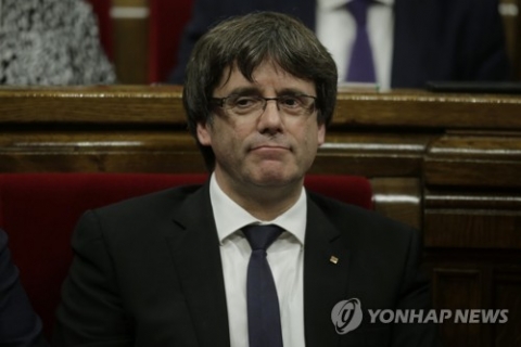 카탈루냐 자치정부 수반, 독립 절차 잠정 중단 제안
