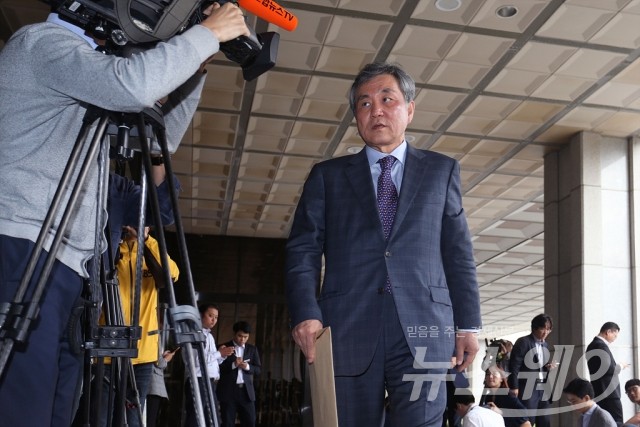 MB국정원 심리전 이상돈의원 검찰 출석. 사진=최신혜 기자 shchoi@newsway.co.kr